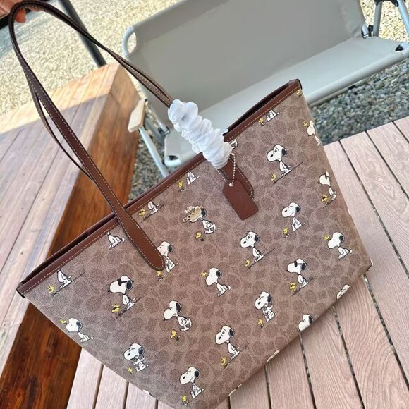 Coach CBJ89 Snoopy Print Signature Canvas Tote - Picture 1 of 7